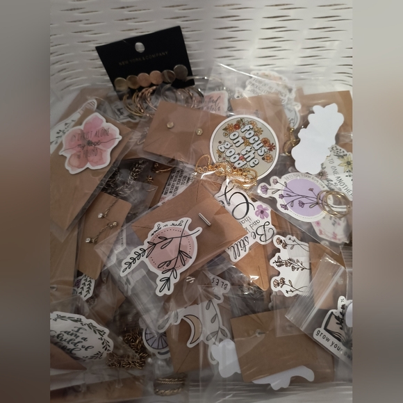 Coach STUFFED 2018 Retired Holiday Wristlet - Retail Value $250 - Picture 8 of 8